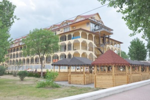 Hotelul lui Bosânceanu, refugiu pentru femeile fugite cu amanţii la mare